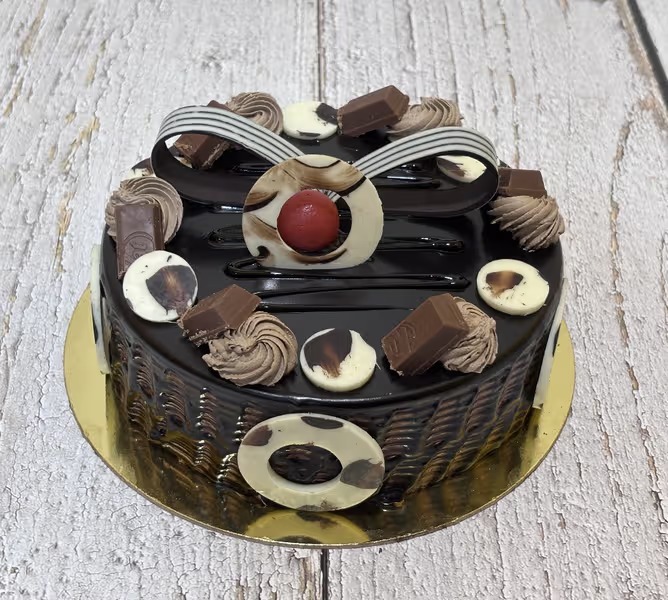 Chocolate Kit Kat Cake - TF Cakes Online Delivery Freshly baked handcrafted Chocolate Kit Kat Cake – Cake design by TF Cakes