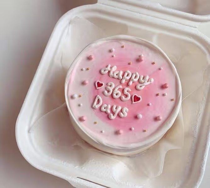 Freshly baked handcrafted Strawberry love bento cake – Cake design by TF Cakes